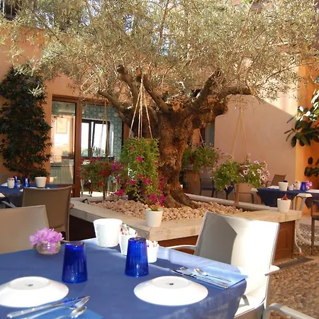 לינה וארוחת בוקר Antico Borgo Con - Adults Only 3*