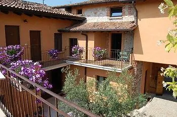 לינה וארוחת בוקר Antico Borgo Con - Adults Only מנרבה דל גארדה