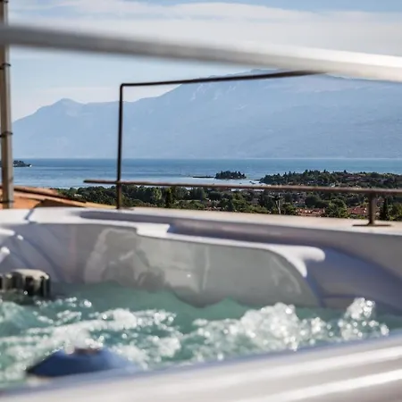 Antico Borgo Con - Adults Only Манерба-дель-Гарда